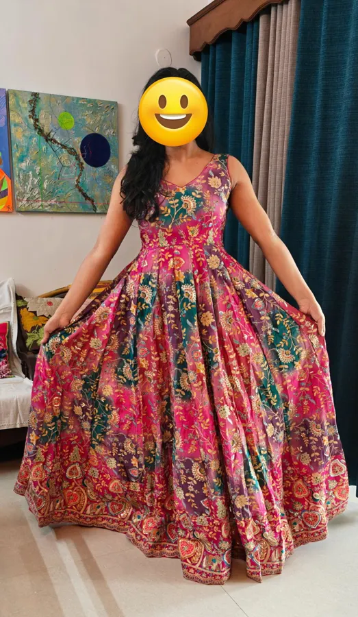 Akshiti wearing her outfit