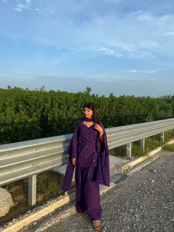 Divya puri wearing her outfit